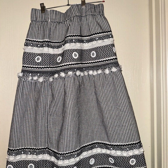 Chelsea & Violet Monochrome Patterned Maxi Skirt - Picture 2 of 6